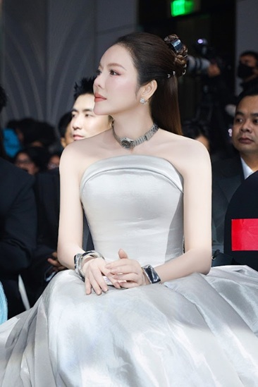 Lý Nhã Kỳ nói về hôn nhân với 1 một người đàn ông- Ảnh 3. Lý Nhã Kỳ nói về hôn nhân với 1 một người đàn ông- Ảnh 3.