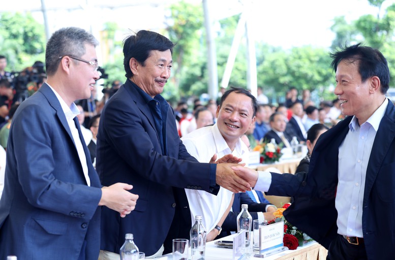 Tổng Bí thư Tô Lâm dự lễ khởi công xây dựng sân vận động hiện đại nhất Việt Nam- Ảnh 4. Tổng Bí thư Tô Lâm dự lễ khởi công xây dựng sân vận động hiện đại nhất Việt Nam- Ảnh 4.