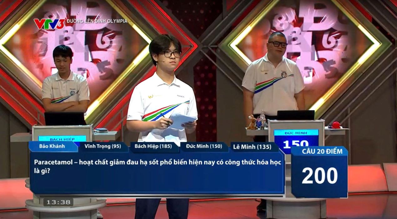Chân dung cậu bé từng ngồi trước TV xem Olympia nay thành thí sinh mang cầu truyền hình Chung kết năm 2025 về cho Hà Nội- Ảnh 2. Chân dung cậu bé từng ngồi trước TV xem Olympia nay thành thí sinh mang cầu truyền hình Chung kết năm 2025 về cho Hà Nội- Ảnh 2.