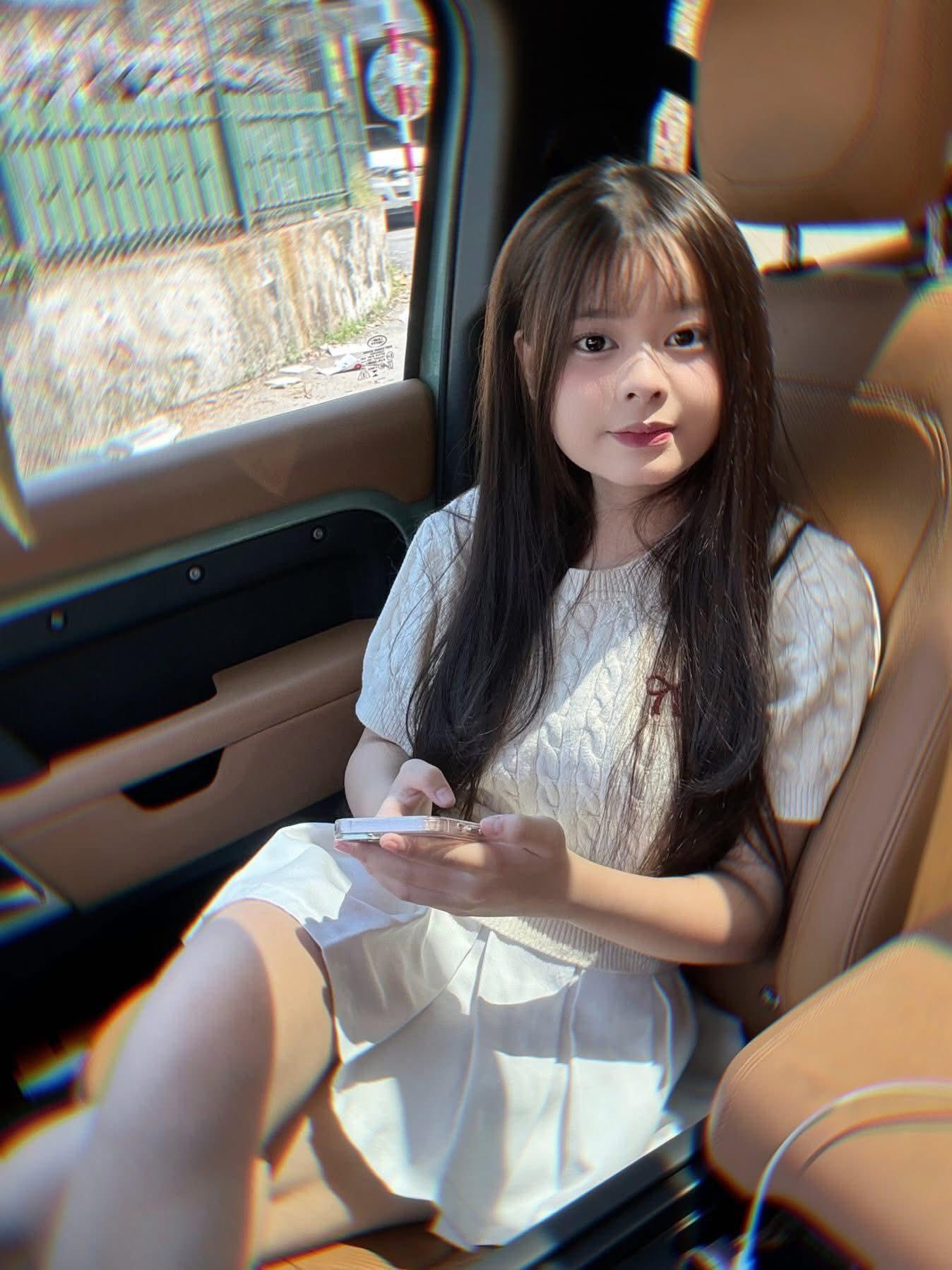 Con gái lớn của hot mom Hằng Túi gây Con gái lớn của hot mom Hằng Túi gây