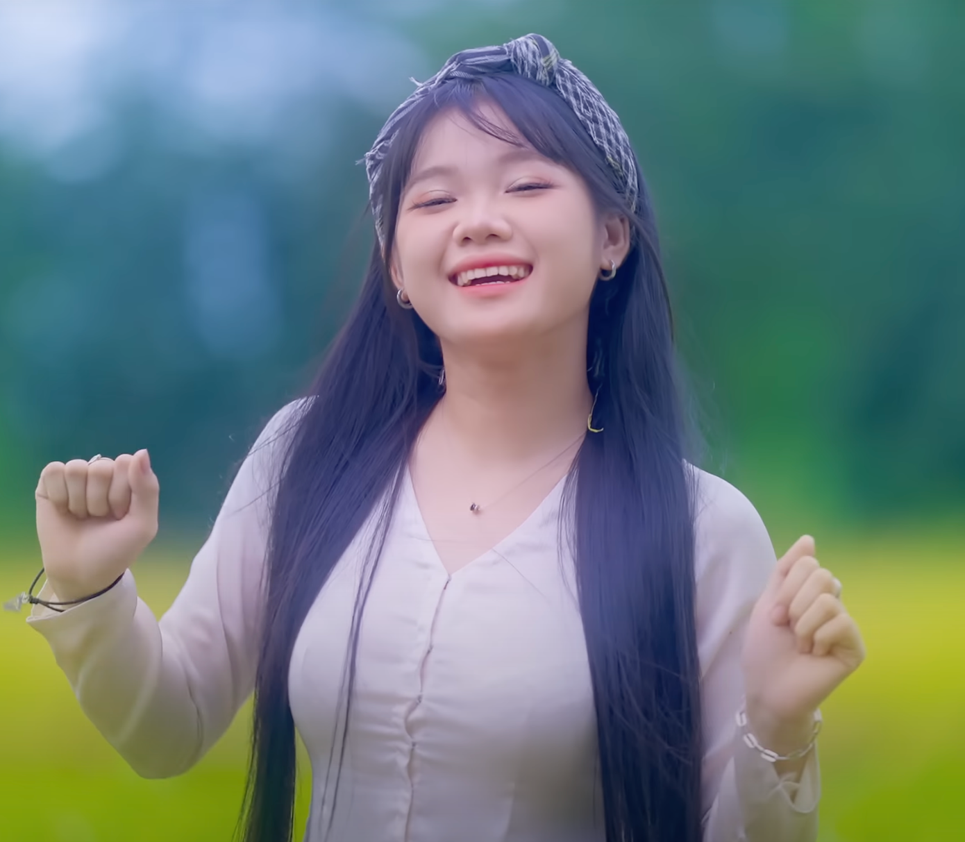 Giải mã cơn sốt 'lấy cây kim may đồ'- Ảnh 1. Giải mã cơn sốt 'lấy cây kim may đồ'- Ảnh 1.