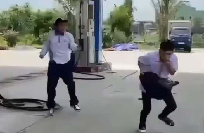 Hé lộ nguyên nhân nam sinh lớp 12 bị bạn cùng trường đâm tử vong- Ảnh 1. Hé lộ nguyên nhân nam sinh lớp 12 bị bạn cùng trường đâm tử vong- Ảnh 1.
