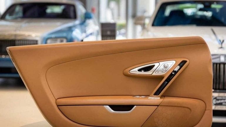 Tesla sản xuất một chiếc xe mất 17 giây, còn hãng này lại mất 300 giờ mới chế tạo xong một chiếc tay nắm cửa ô tô- Ảnh 4.