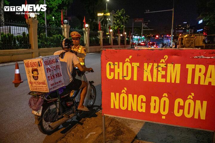 Hơn 2.500 tài xế vi phạm nồng độ cồn trong đêm 18/10, nhiều nhất tại Bắc Ninh- Ảnh 1. Hơn 2.500 tài xế vi phạm nồng độ cồn trong đêm 18/10, nhiều nhất tại Bắc Ninh- Ảnh 1.