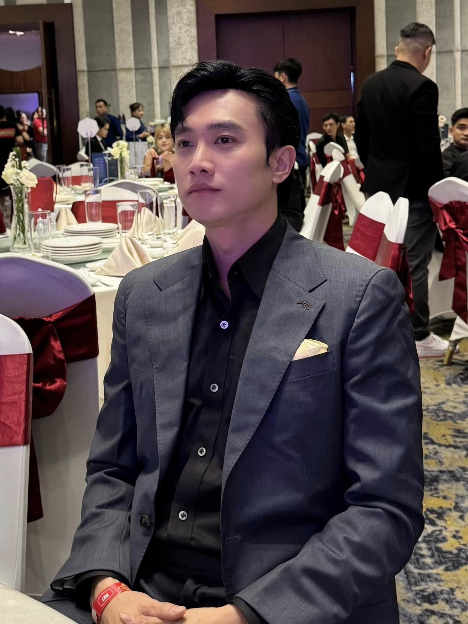 Việt Nam có 1 tổng tài vừa đẹp vừa giàu ngang ngửa Trần Vỹ Đình: Ở biệt thự 7000m2, trẻ mãi không già suốt 15 năm- Ảnh 9. Việt Nam có 1 tổng tài vừa đẹp vừa giàu ngang ngửa Trần Vỹ Đình: Ở biệt thự 7000m2, trẻ mãi không già suốt 15 năm- Ảnh 9.