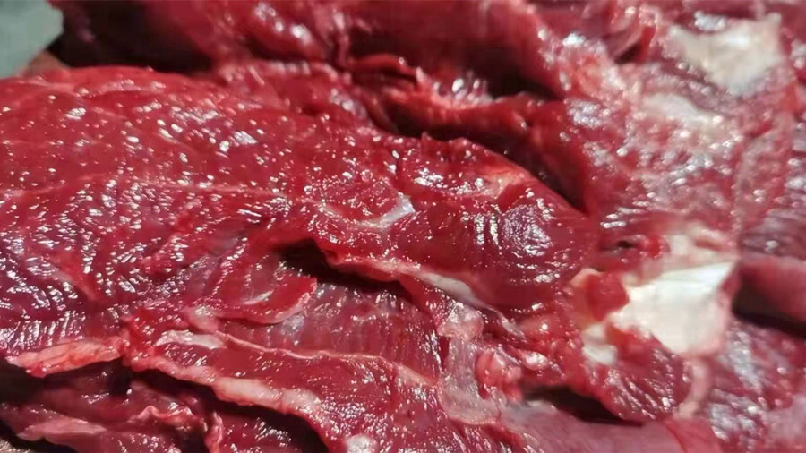 Khi mua thịt bò, bạn nên chọn loại "treo" hay "trưng bày"? Hãy ghi nhớ 4 điều này để tránh bị lừa bởi người bán thịt- Ảnh 3.