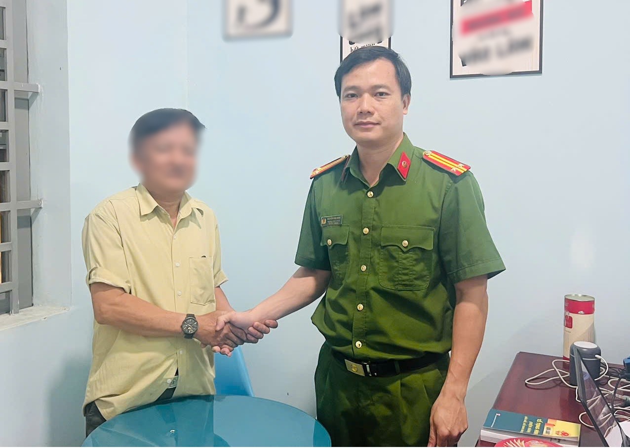 Người đàn ông đến Viettel chuyển 50 tri…