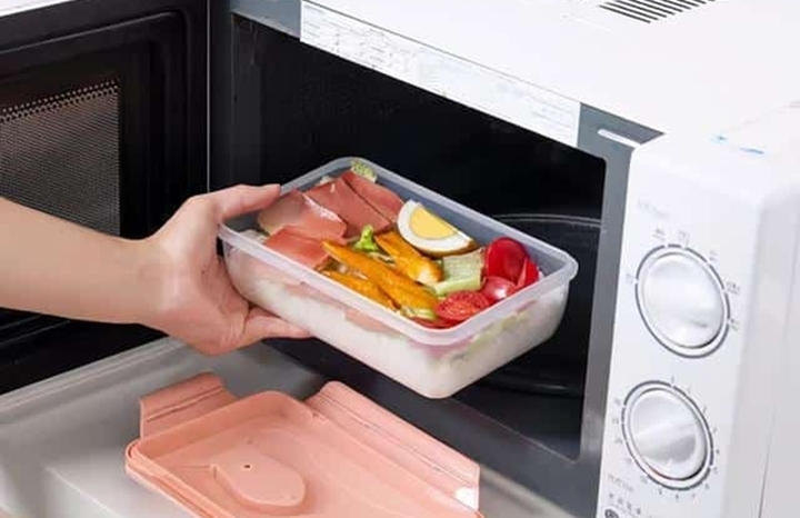 Cách dùng hộp nhựa an toàn trong lò vi sóng- Ảnh 1.