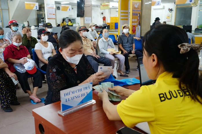 Lương hưu, trợ cấp tháng 10 được chi trả từ ngày 2 đến 25- Ảnh 1.