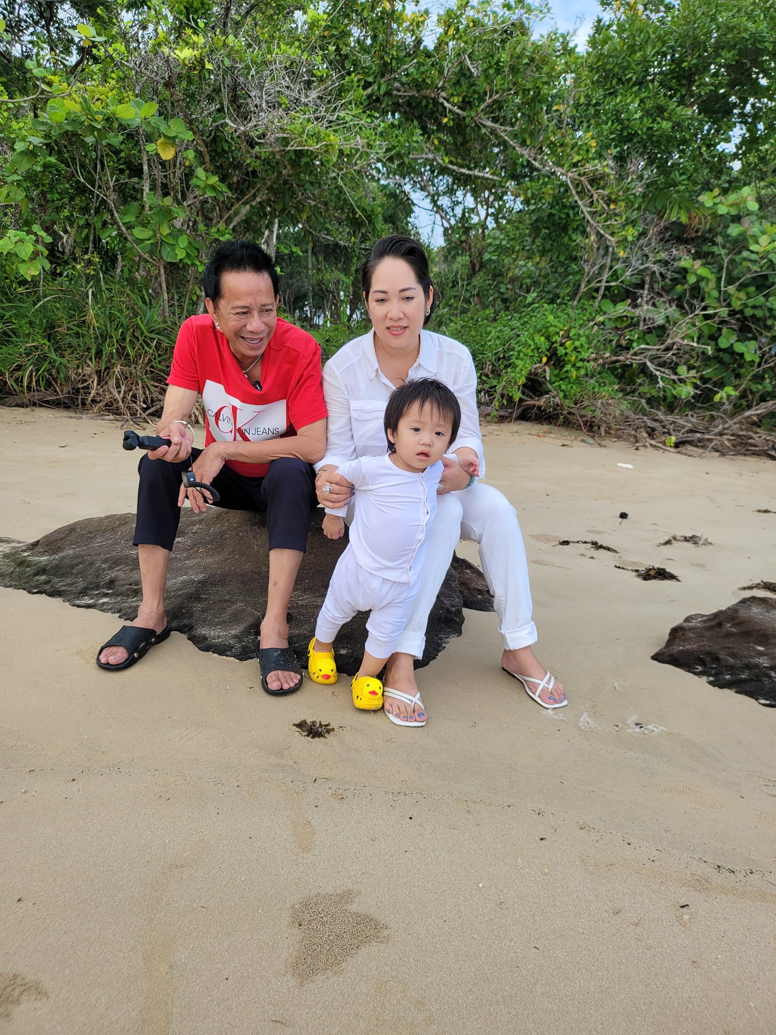 Nhan sắc vợ 3, kém 29 tuổi của “vua hài” từng cầm 300 cây vàng mua siêu xe, giờ bán cơm tấm- Ảnh 8. Nhan sắc vợ 3, kém 29 tuổi của “vua hài” từng cầm 300 cây vàng mua siêu xe, giờ bán cơm tấm- Ảnh 8.