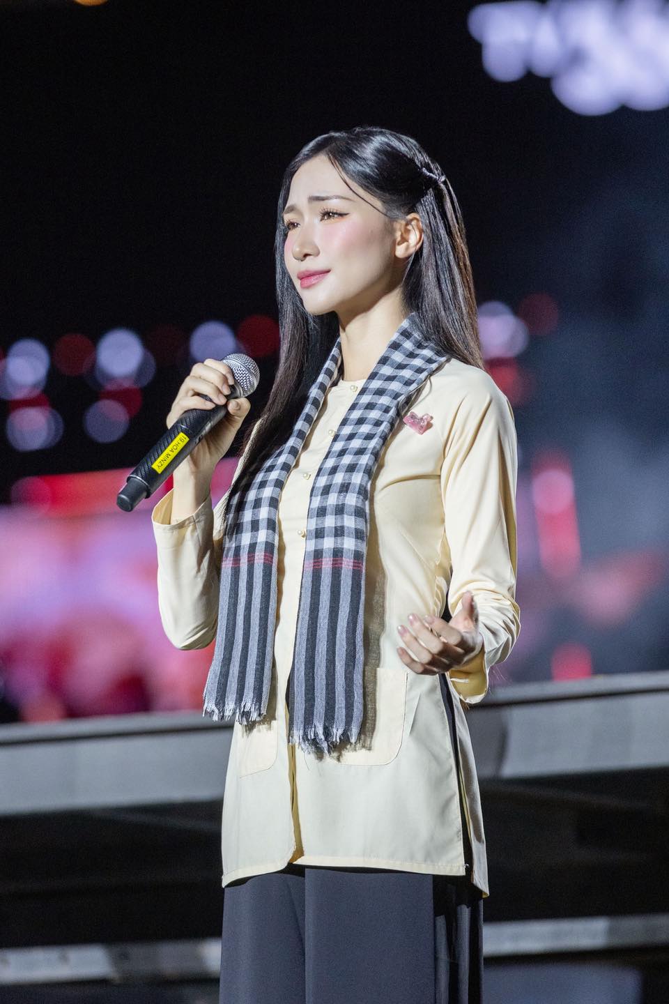 Hoà Minzy buồn vì Còn Gì Đẹp Hơn được khán giả yêu thích hơn ca khúc Nỗi Đau Giữa Hoà Bình do mình thể hiện- Ảnh 4.