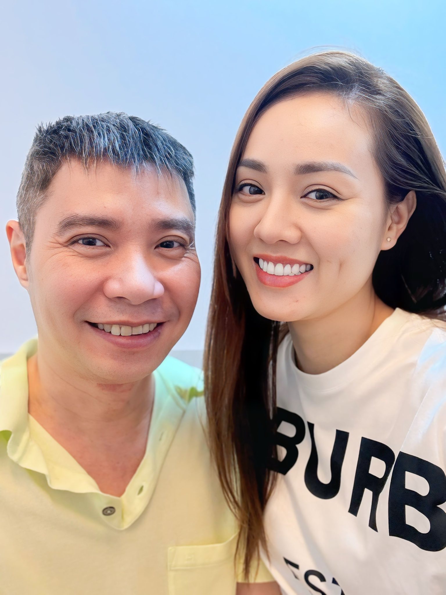 Nhan sắc vợ 3, chăm chồng như chăm em bé của nam NSND xin từ chức Phó Giám đốc Nhà hát kịch Hà Nội- Ảnh 3.