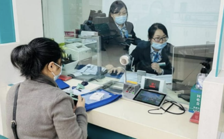 Rút hơn 11 triệu đồng tiền tiết kiệm nh…