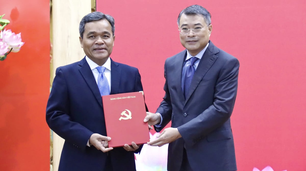 Ông Hồ Văn Niên làm Bí thư Tỉnh ủy Quảng Ngãi- Ảnh 1. Ông Hồ Văn Niên làm Bí thư Tỉnh ủy Quảng Ngãi- Ảnh 1.