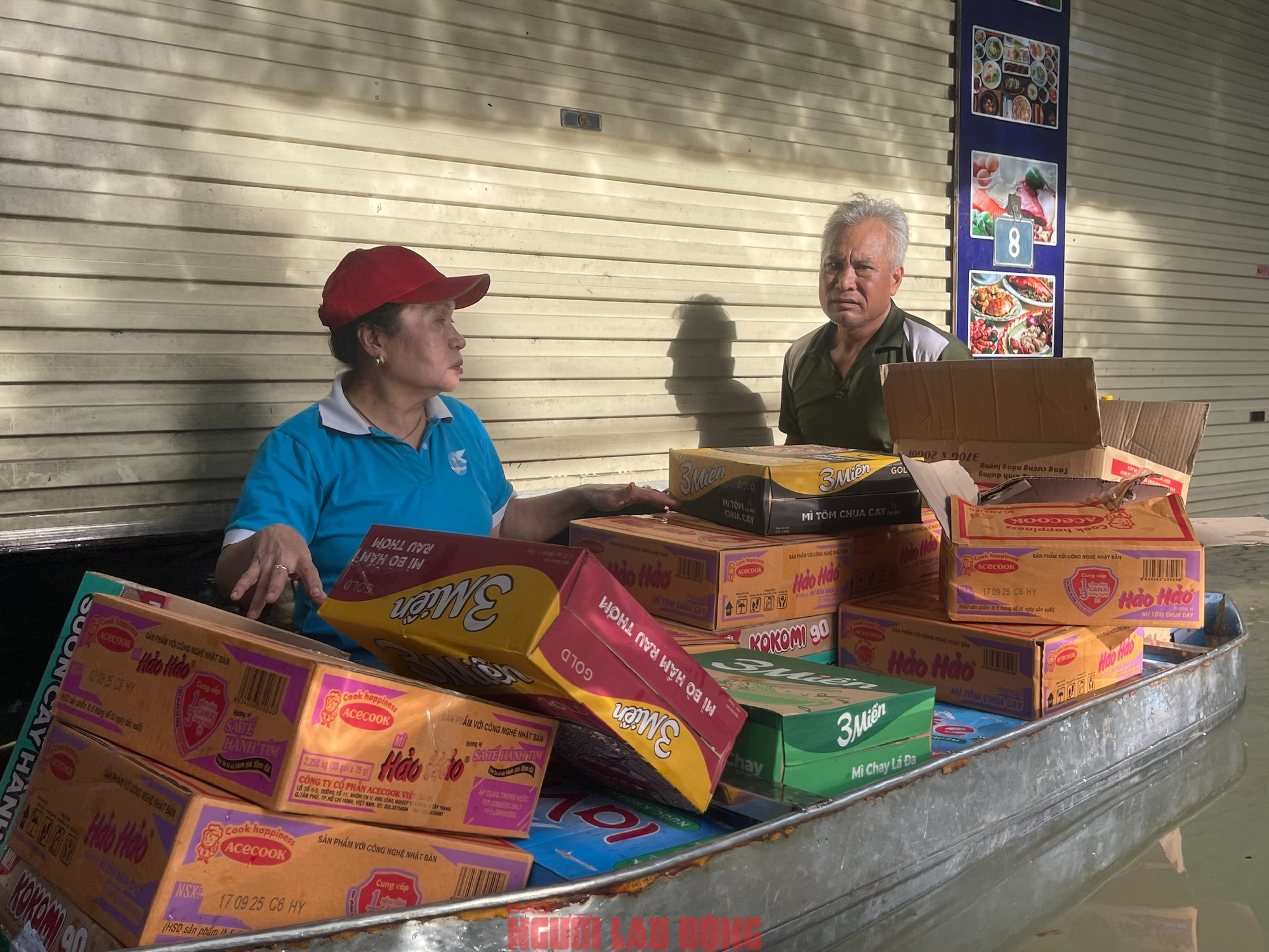 Gần 48 giờ người dân Phú Đô vật lộn trong mưa ngập sâu và cô lập- Ảnh 20.