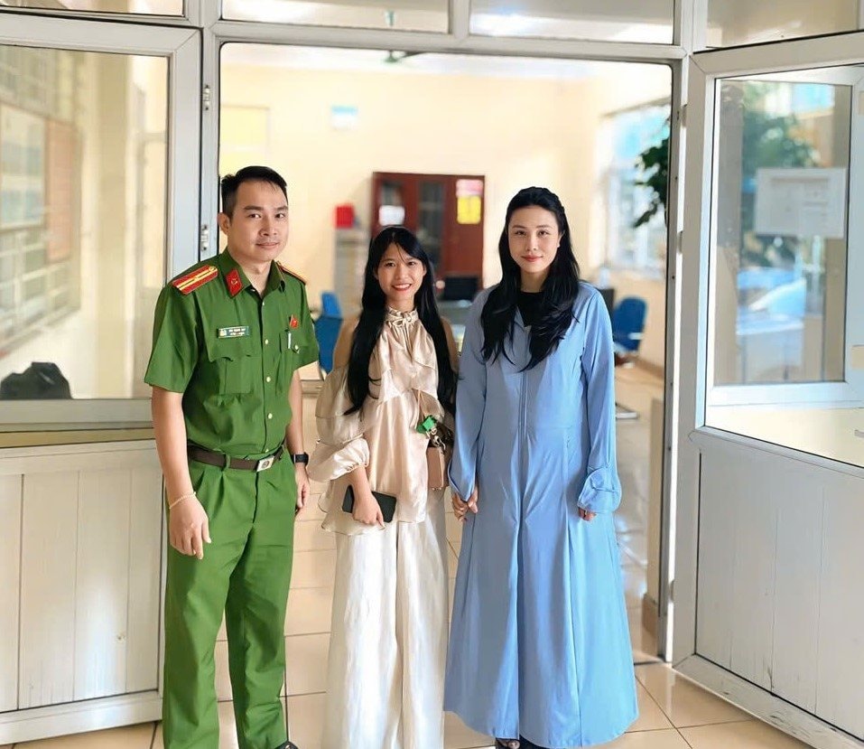 Chuyển khoản 750 triệu đồng vào một tài khoản ACB, người phụ nữ SN 1996 vừa giao dịch thành công đã vội báo công an- Ảnh 1.