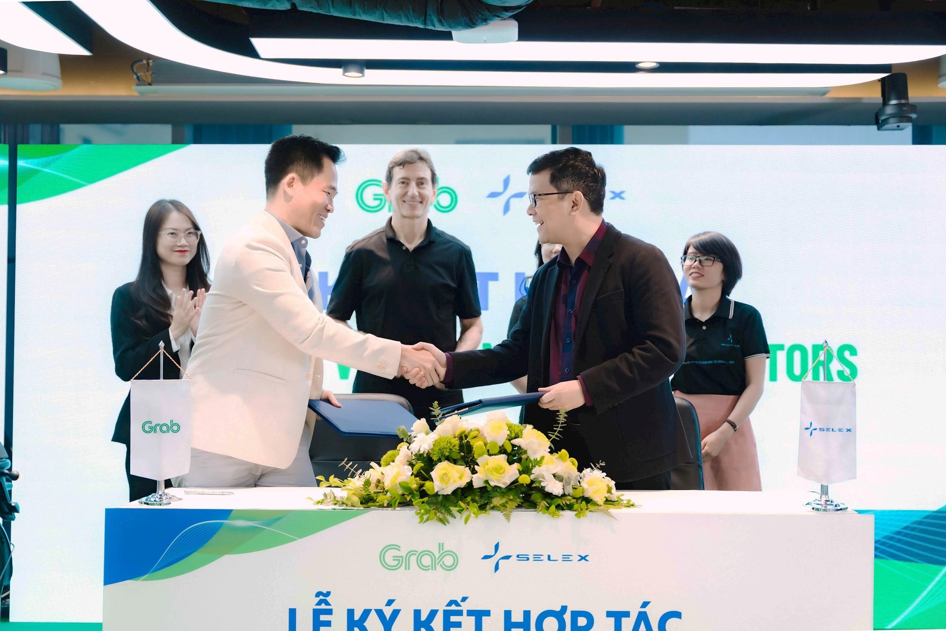 Selex Motors bắt tay Grab Việt Nam thúc đẩy chuyển đổi xe điện cho tài xế GrabBike- Ảnh 1.