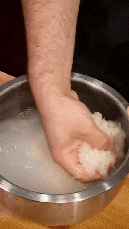 Chàng Tây mê mẩn ẩm thực Việt: Chăm chỉ nấu ăn ở nhà, món gì cũng "dám" thử, kỹ năng "chuẩn cơm mẹ nấu" khiến người Việt xem cũng phải trầm trồ- Ảnh 10.