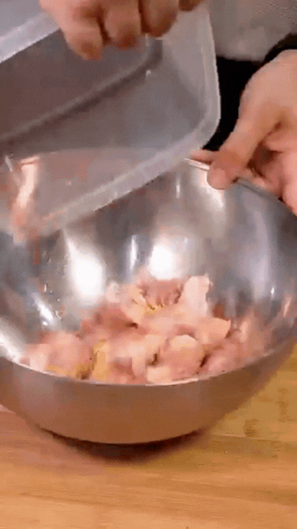 Chàng Tây mê mẩn ẩm thực Việt: Chăm chỉ nấu ăn ở nhà, món gì cũng "dám" thử, kỹ năng "chuẩn cơm mẹ nấu" khiến người Việt xem cũng phải trầm trồ- Ảnh 17.