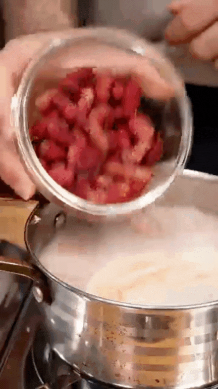 Chàng Tây mê mẩn ẩm thực Việt: Chăm chỉ nấu ăn ở nhà, món gì cũng "dám" thử, kỹ năng "chuẩn cơm mẹ nấu" khiến người Việt xem cũng phải trầm trồ- Ảnh 20.