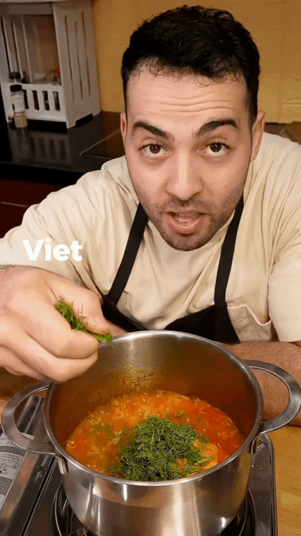 Chàng Tây mê mẩn ẩm thực Việt: Chăm chỉ nấu ăn ở nhà, món gì cũng "dám" thử, kỹ năng "chuẩn cơm mẹ nấu" khiến người Việt xem cũng phải trầm trồ- Ảnh 8.