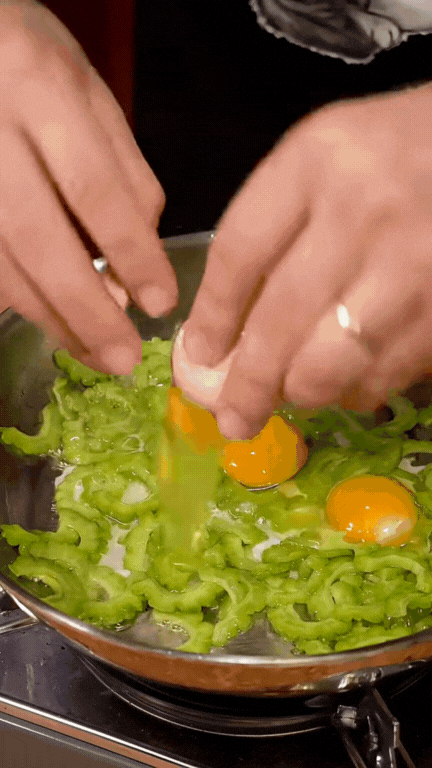 Chàng Tây mê mẩn ẩm thực Việt: Chăm chỉ nấu ăn ở nhà, món gì cũng "dám" thử, kỹ năng "chuẩn cơm mẹ nấu" khiến người Việt xem cũng phải trầm trồ- Ảnh 12.