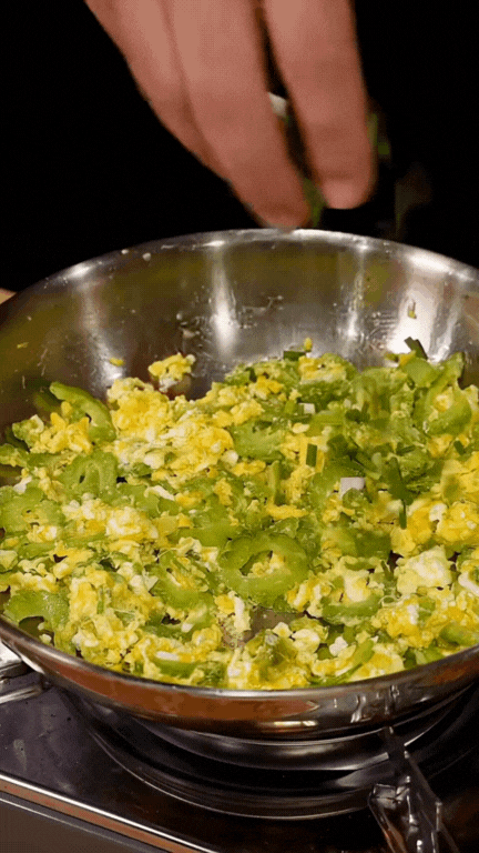 Chàng Tây mê mẩn ẩm thực Việt: Chăm chỉ nấu ăn ở nhà, món gì cũng "dám" thử, kỹ năng "chuẩn cơm mẹ nấu" khiến người Việt xem cũng phải trầm trồ- Ảnh 13.