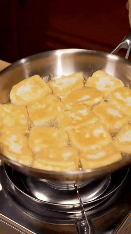 Chàng Tây mê mẩn ẩm thực Việt: Chăm chỉ nấu ăn ở nhà, món gì cũng "dám" thử, kỹ năng "chuẩn cơm mẹ nấu" khiến người Việt xem cũng phải trầm trồ- Ảnh 22.