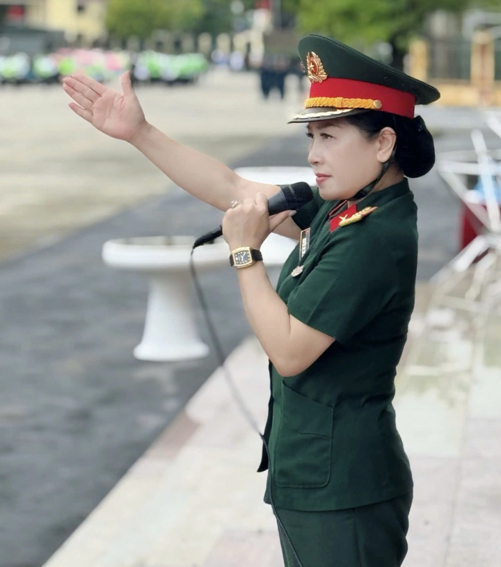 Nữ NSND mang hàm Đại tá, có bằng tiến sĩ, hiện là Giám đốc nhà hát- Ảnh 3.