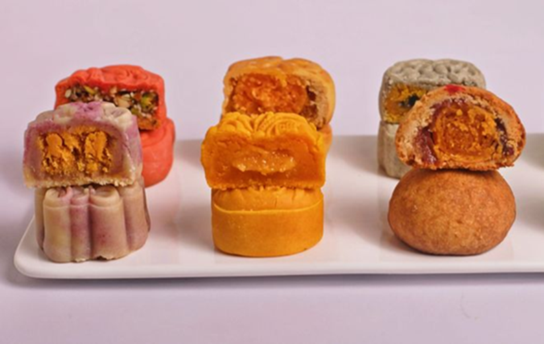 Chủ tiệm bánh nói thẳng: Người khôn ngoan phải xem kỹ lắm mới mua 4 loại bánh trung thu này- Ảnh 1.