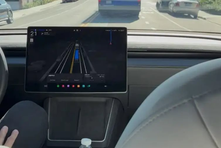 Chân dung người kỹ sư châu Á khiến Elon Musk phải thốt lên: Nếu không có cậu ấy, Tesla chỉ là một hãng xe hơi bình thường- Ảnh 2. Chân dung người kỹ sư châu Á khiến Elon Musk phải thốt lên: Nếu không có cậu ấy, Tesla chỉ là một hãng xe hơi bình thường- Ảnh 2.