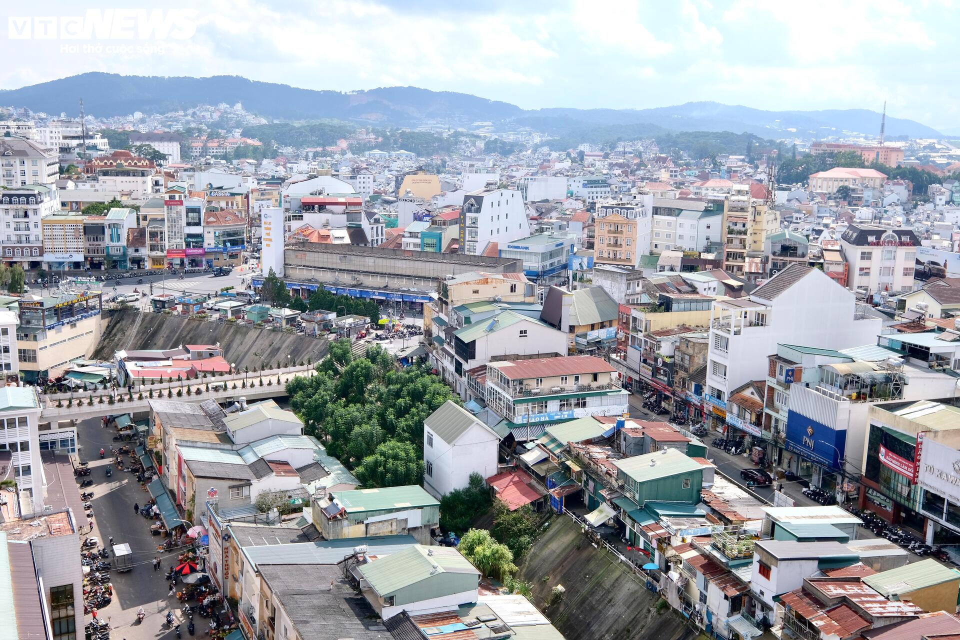 Đà Lạt trong vòng xoáy bê tông, nhà kính: Tỉnh cam kết siết quản lý xây dựng- Ảnh 3.