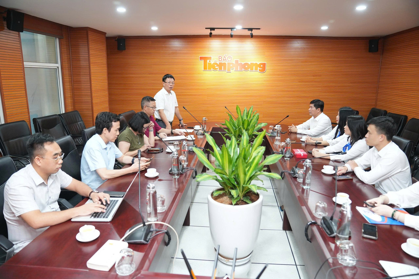 'Dệt may Việt Nam không thể dựa vào lợi thế lao động giá rẻ nữa'- Ảnh 1.