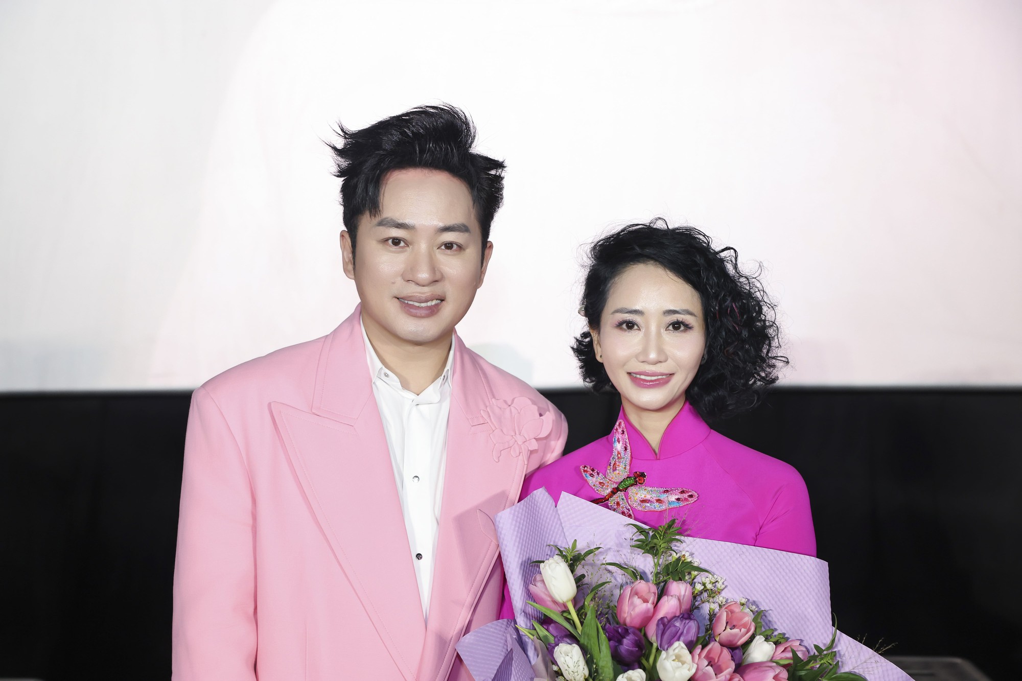 Nữ nhạc sĩ là “người cùng một nhà” với Tùng Dương, Tăng Duy Tân bất ngờ ra mắt 2 MV, tiết lộ đáng chú ý về mối duyên với divo- Ảnh 2. Nữ nhạc sĩ là “người cùng một nhà” với Tùng Dương, Tăng Duy Tân bất ngờ ra mắt 2 MV, tiết lộ đáng chú ý về mối duyên với divo- Ảnh 2.