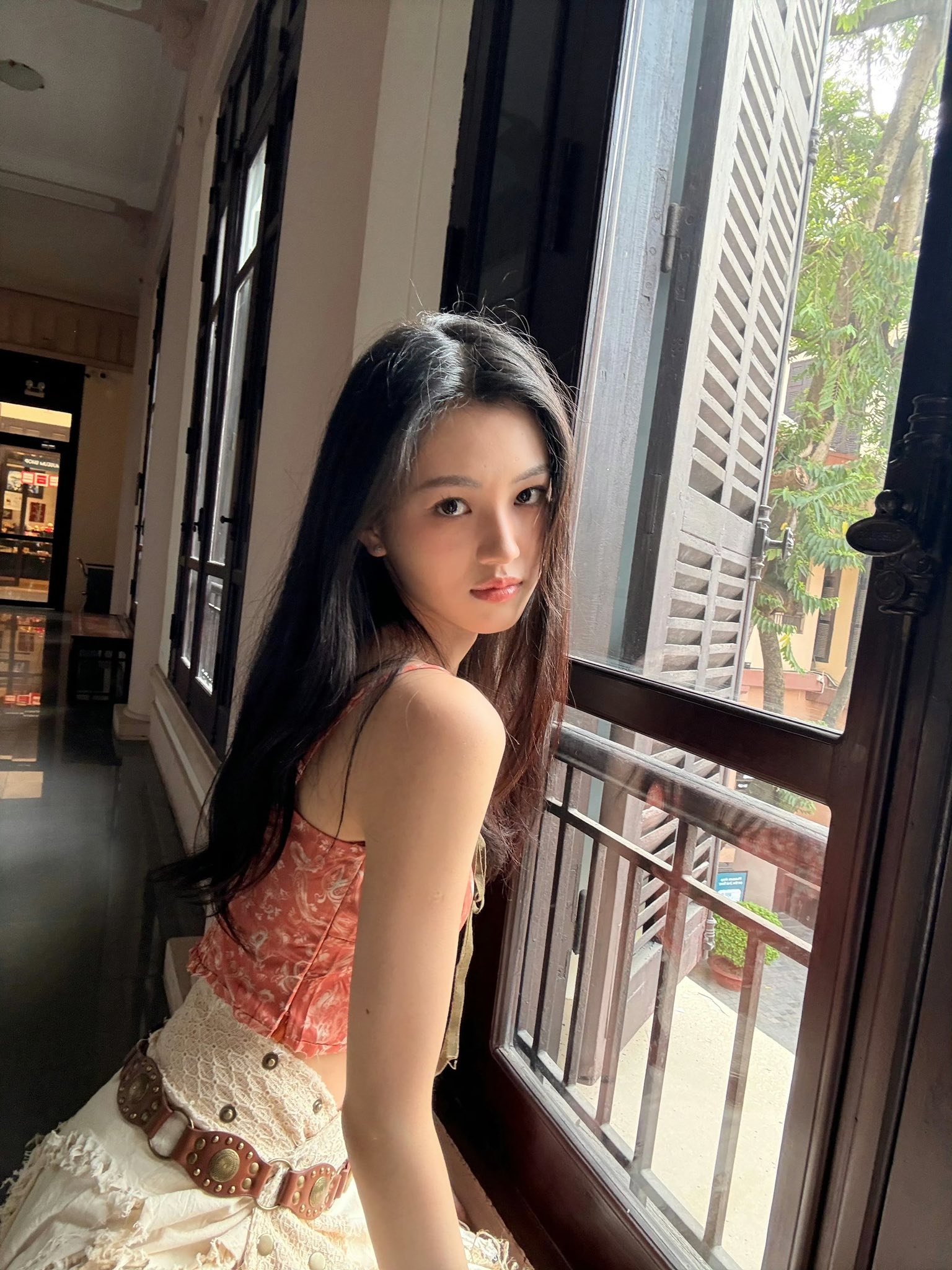 Thiên kim đẹp nhất Trung Quốc đang ở Hà Nội: Visual sang xịn dã man, ngắm góc nào cũng mê tít- Ảnh 3. Thiên kim đẹp nhất Trung Quốc đang ở Hà Nội: Visual sang xịn dã man, ngắm góc nào cũng mê tít- Ảnh 3.