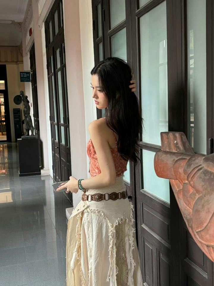 Thiên kim đẹp nhất Trung Quốc đang ở Hà Nội: Visual sang xịn dã man, ngắm góc nào cũng mê tít- Ảnh 8. Thiên kim đẹp nhất Trung Quốc đang ở Hà Nội: Visual sang xịn dã man, ngắm góc nào cũng mê tít- Ảnh 8.