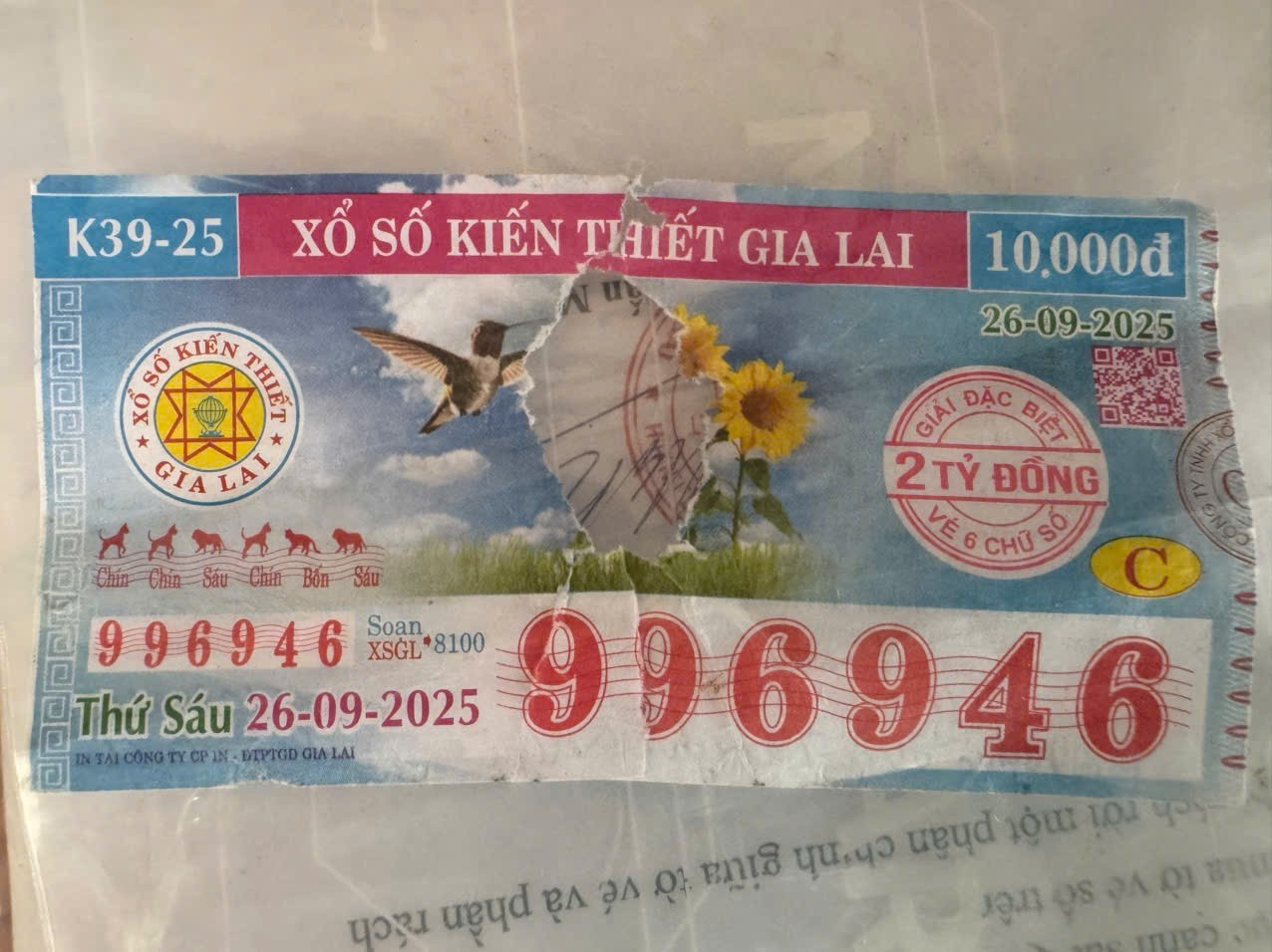 Quảng Ngãi: Tin mới nhất vụ vé số trúng 2 tỷ đồng bị từ chối trả thưởng- Ảnh 1. Quảng Ngãi: Tin mới nhất vụ vé số trúng 2 tỷ đồng bị từ chối trả thưởng- Ảnh 1.