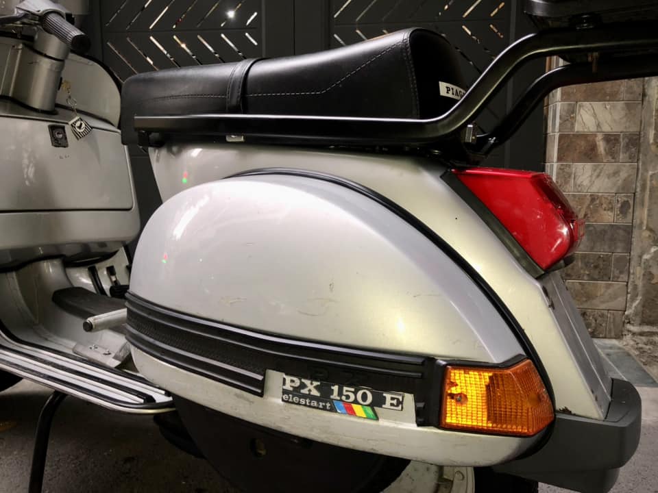 30 năm tuổi, Vespa PX150E vẫn được rao bán 170 triệu đồng, gấp đôi Honda SH- Ảnh 4. 30 năm tuổi, Vespa PX150E vẫn được rao bán 170 triệu đồng, gấp đôi Honda SH- Ảnh 4.