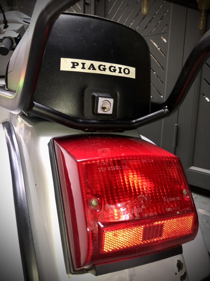 30 năm tuổi, Vespa PX150E vẫn được rao bán 170 triệu đồng, gấp đôi Honda SH- Ảnh 6. 30 năm tuổi, Vespa PX150E vẫn được rao bán 170 triệu đồng, gấp đôi Honda SH- Ảnh 6.