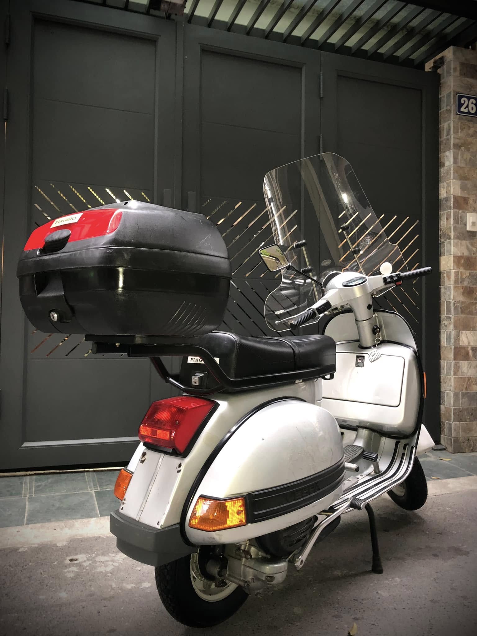 30 năm tuổi, Vespa PX150E vẫn được rao bán 170 triệu đồng, gấp đôi Honda SH- Ảnh 7. 30 năm tuổi, Vespa PX150E vẫn được rao bán 170 triệu đồng, gấp đôi Honda SH- Ảnh 7.