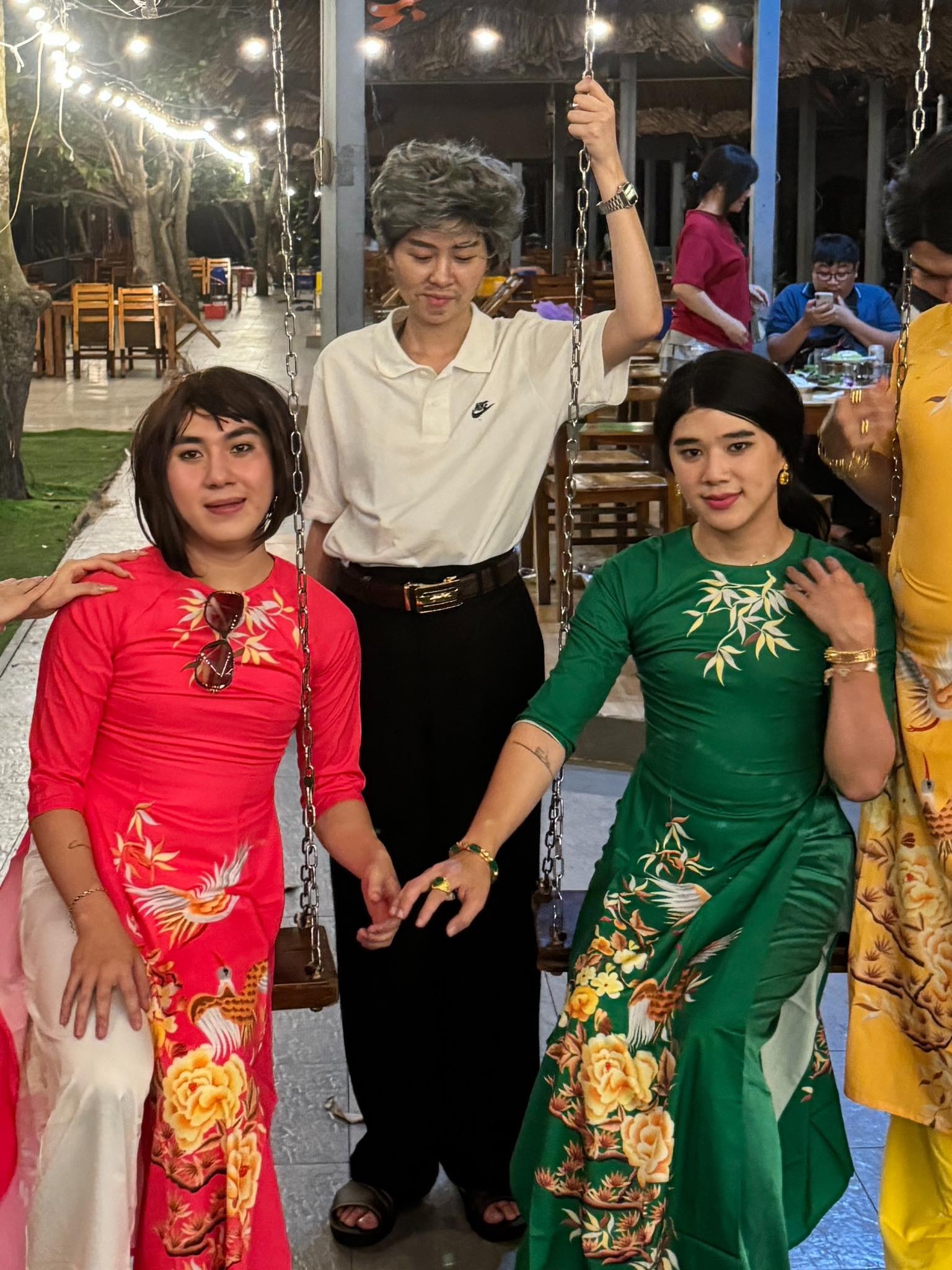 Cơn sốt Mèo Hoang: Khi các mẹ trung niên ở Việt Nam quá hot!- Ảnh 3. Cơn sốt Mèo Hoang: Khi các mẹ trung niên ở Việt Nam quá hot!- Ảnh 3.