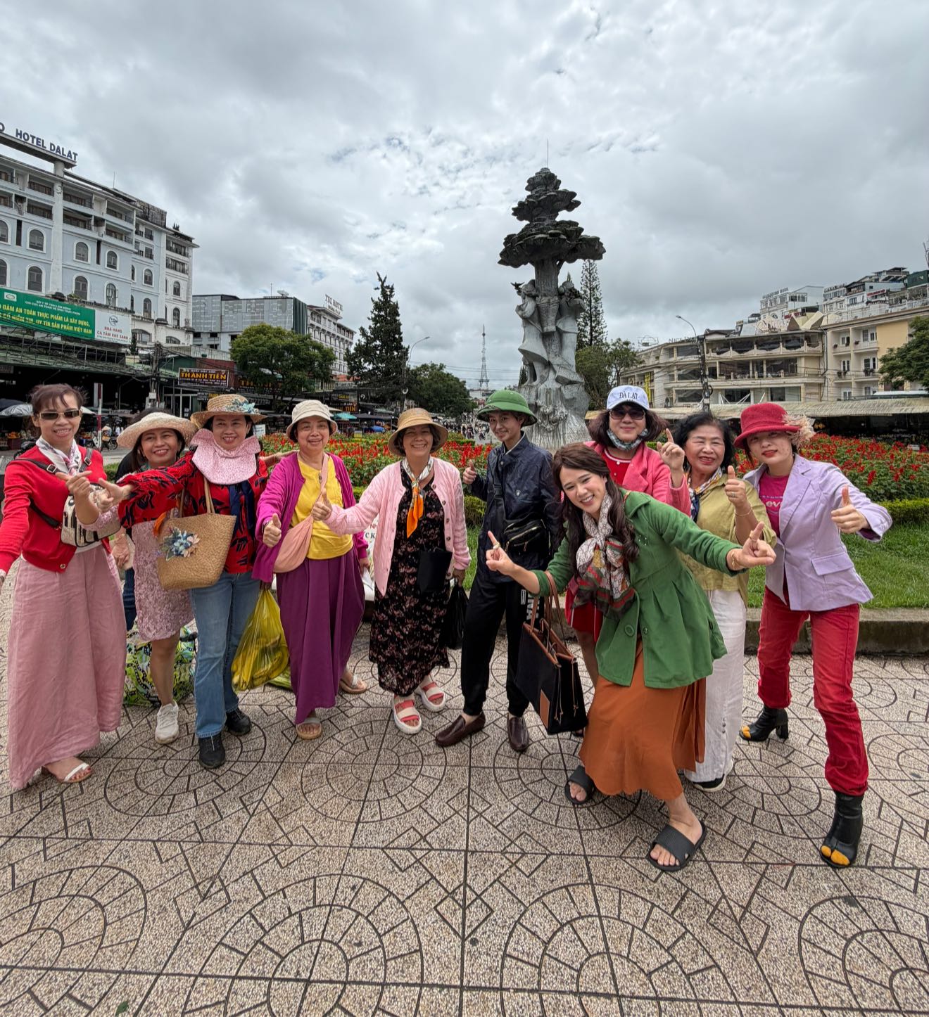 Cơn sốt Mèo Hoang: Khi các mẹ trung niên ở Việt Nam quá hot!- Ảnh 5. Cơn sốt Mèo Hoang: Khi các mẹ trung niên ở Việt Nam quá hot!- Ảnh 5.