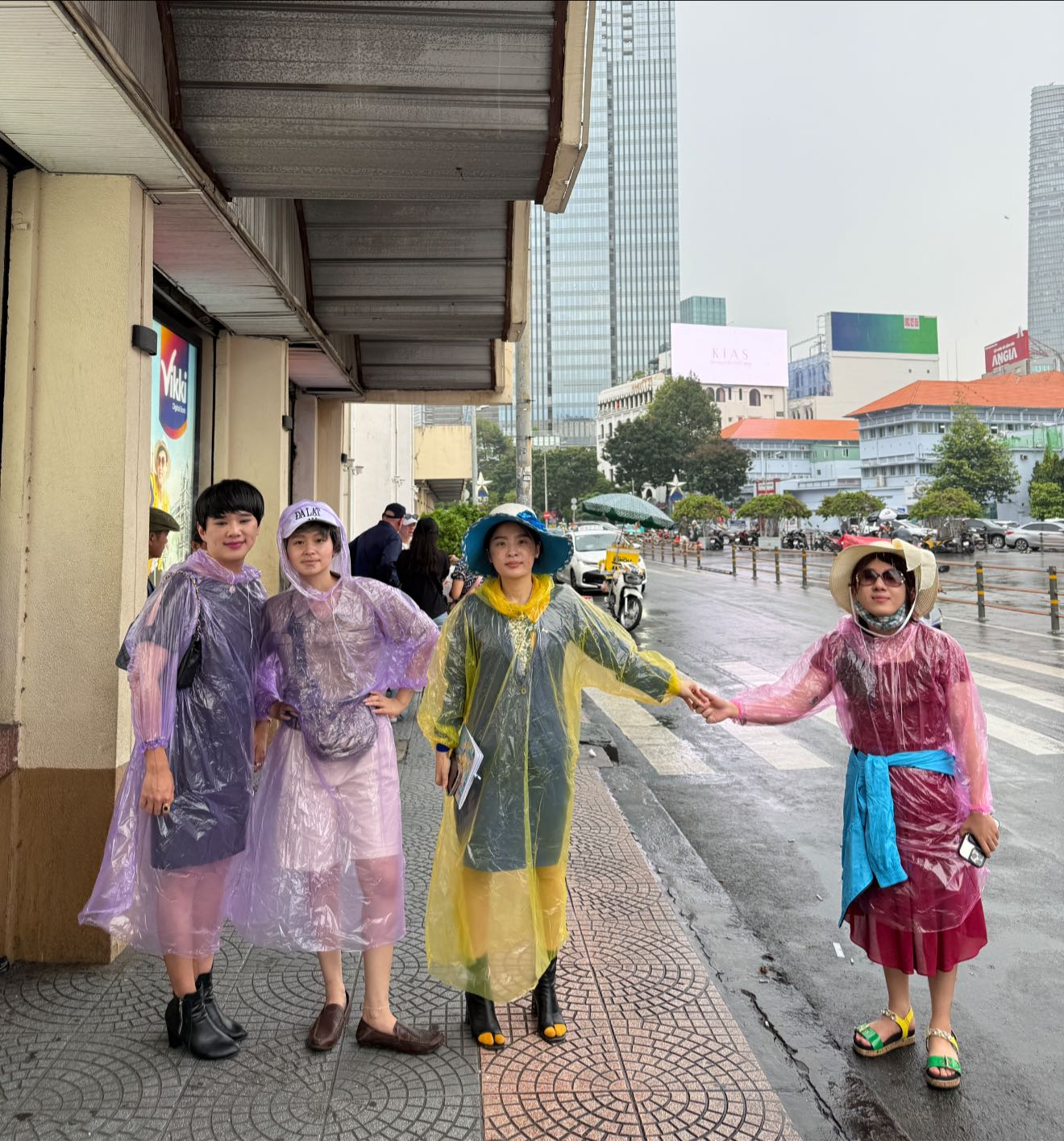 Cơn sốt Mèo Hoang: Khi các mẹ trung niên ở Việt Nam quá hot!- Ảnh 1. Cơn sốt Mèo Hoang: Khi các mẹ trung niên ở Việt Nam quá hot!- Ảnh 1.