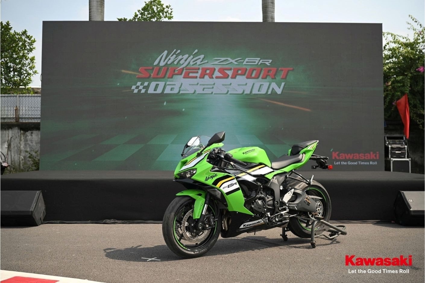 Vừa ra mắt Việt Nam xe Ninja Nhật trang bị 'tận răng', mạnh gấp rưỡi xe Honda, Yamaha: Giá bất ngờ?- Ảnh 1. Vừa ra mắt Việt Nam xe Ninja Nhật trang bị 'tận răng', mạnh gấp rưỡi xe Honda, Yamaha: Giá bất ngờ?- Ảnh 1.