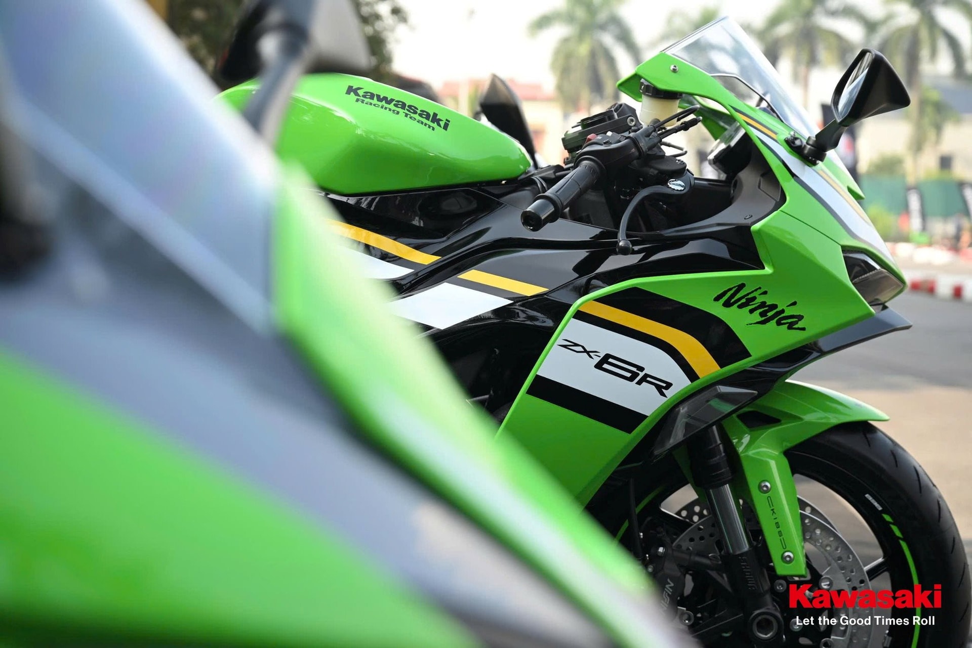 Vừa ra mắt Việt Nam xe Ninja Nhật trang bị 'tận răng', mạnh gấp rưỡi xe Honda, Yamaha: Giá bất ngờ?- Ảnh 3. Vừa ra mắt Việt Nam xe Ninja Nhật trang bị 'tận răng', mạnh gấp rưỡi xe Honda, Yamaha: Giá bất ngờ?- Ảnh 3.