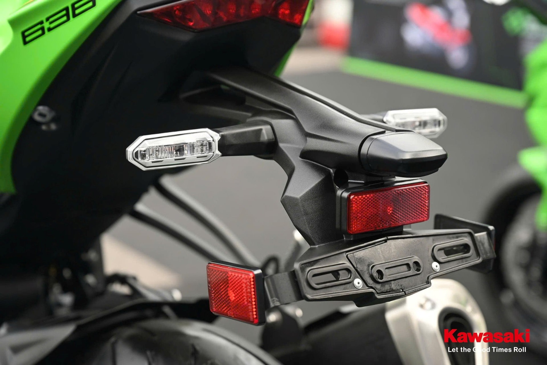 Vừa ra mắt Việt Nam xe Ninja Nhật trang bị 'tận răng', mạnh gấp rưỡi xe Honda, Yamaha: Giá bất ngờ?- Ảnh 6. Vừa ra mắt Việt Nam xe Ninja Nhật trang bị 'tận răng', mạnh gấp rưỡi xe Honda, Yamaha: Giá bất ngờ?- Ảnh 6.