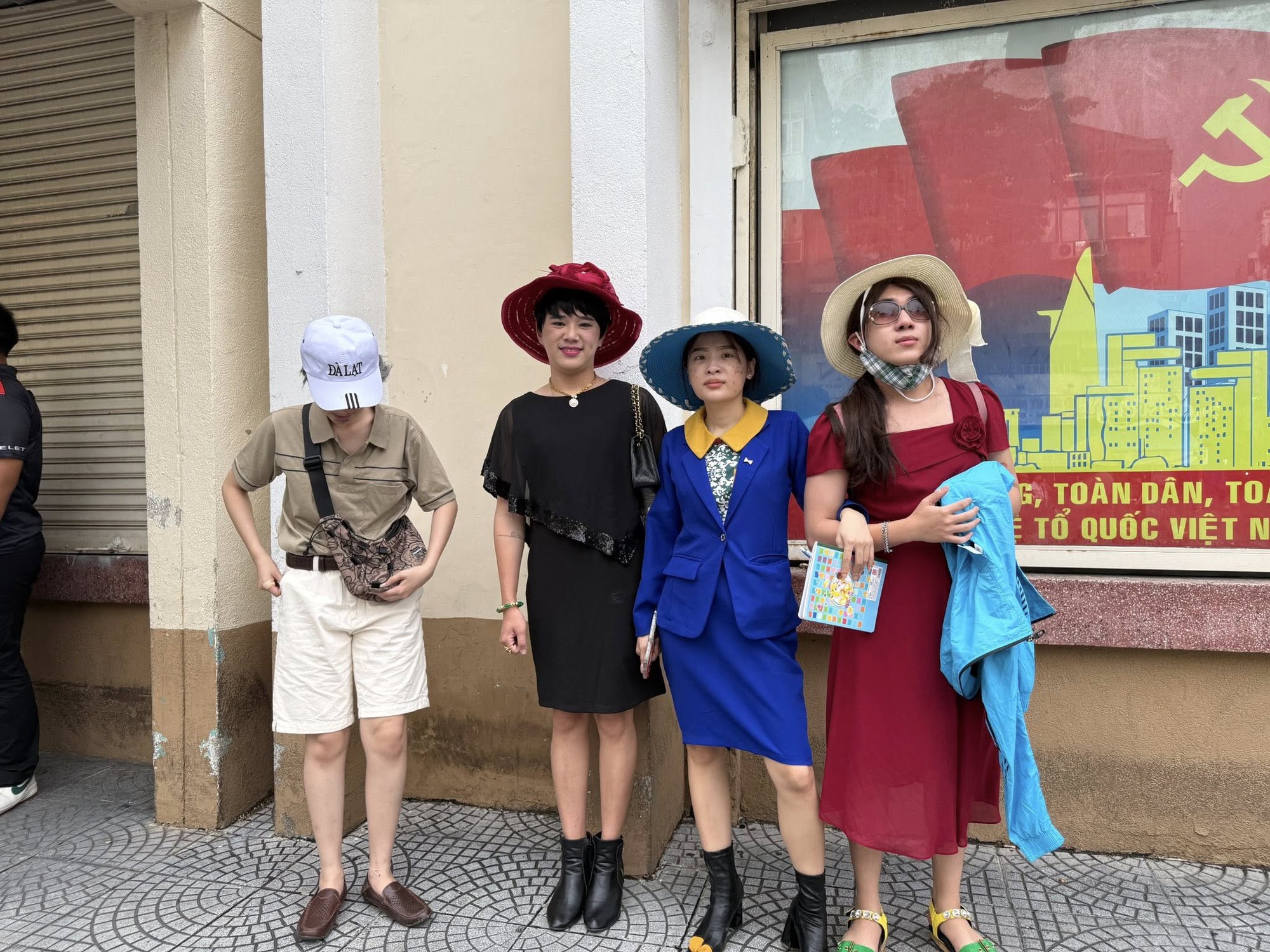 Cơn sốt Mèo Hoang: Khi các mẹ trung niên ở Việt Nam quá hot!- Ảnh 9. Cơn sốt Mèo Hoang: Khi các mẹ trung niên ở Việt Nam quá hot!- Ảnh 9.