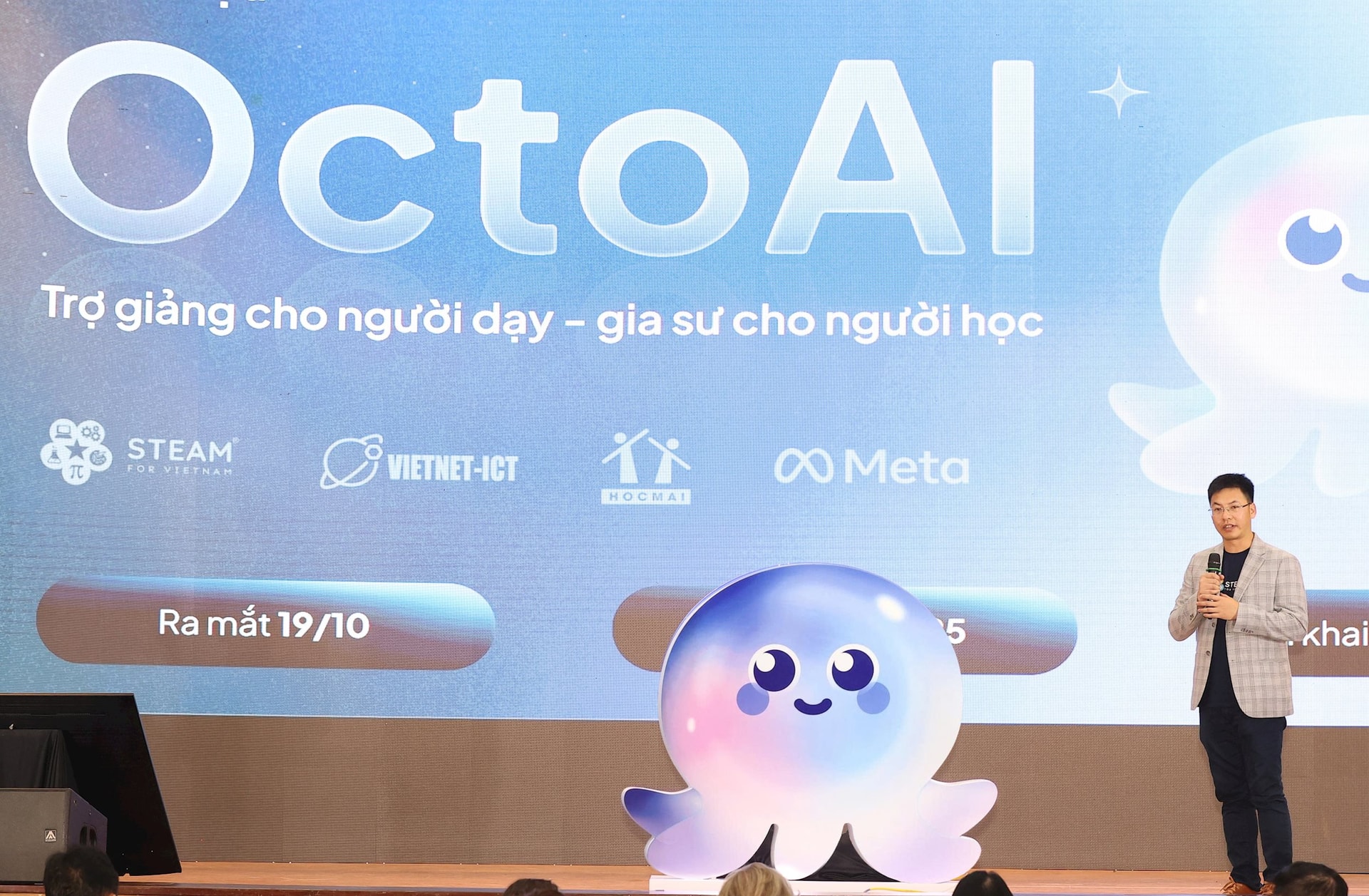 Liên minh chiến lược hiếm có giữa những tên tuổi hàng đầu trong công nghệ và giáo dục công bố dự án mới dành riêng cho giáo viên Việt Nam- Ảnh 1. Liên minh chiến lược hiếm có giữa những tên tuổi hàng đầu trong công nghệ và giáo dục công bố dự án mới dành riêng cho giáo viên Việt Nam- Ảnh 1.