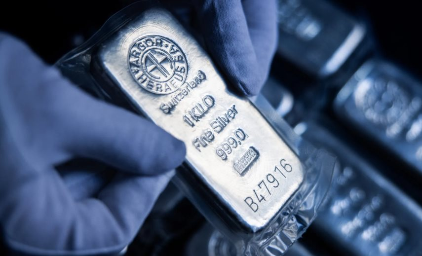 Sau vàng, cơn sốt bạc đang diễn ra tại một quốc gia châu Á, đại lý thừa nhận: 'Thị trường chưa bao giờ điên rồ như thế này'- Ảnh 1. Sau vàng, cơn sốt bạc đang diễn ra tại một quốc gia châu Á, đại lý thừa nhận: 'Thị trường chưa bao giờ điên rồ như thế này'- Ảnh 1.