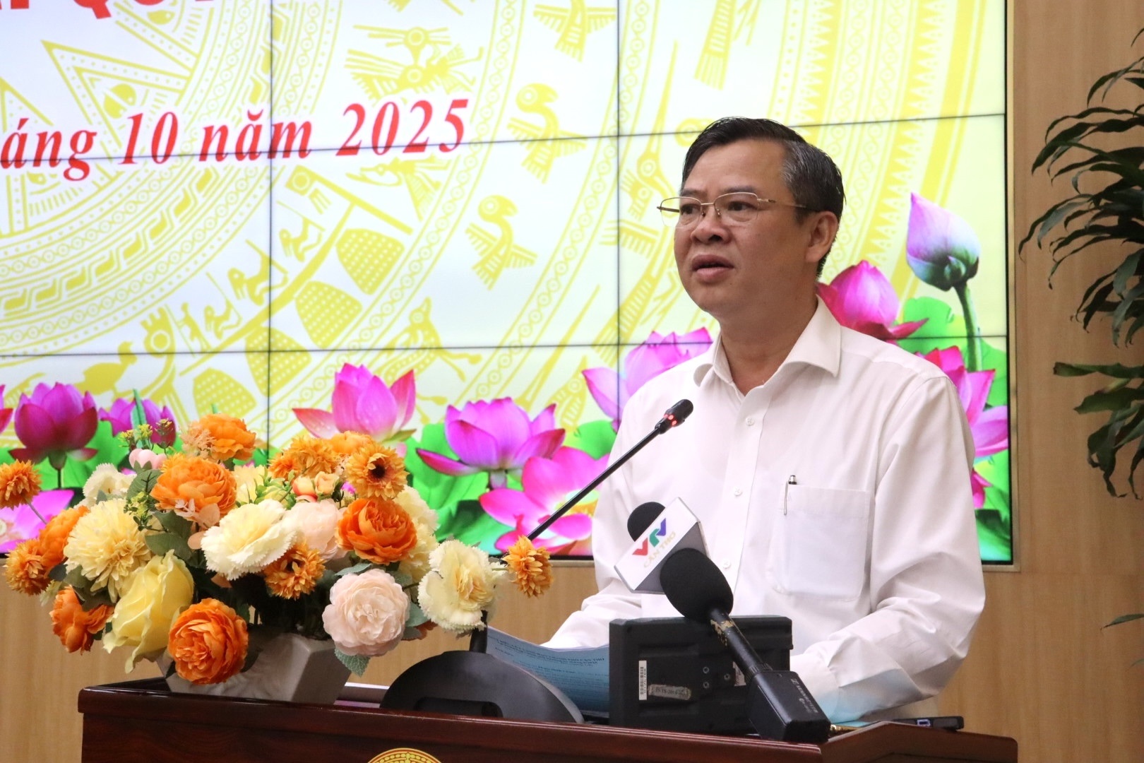 Chủ tịch Cần Thơ chỉ đạo xử lý nghiêm nữ cán bộ lên mạng hỏi: “Ai cung cấp thông tin cho báo viết"- Ảnh 3. Chủ tịch Cần Thơ chỉ đạo xử lý nghiêm nữ cán bộ lên mạng hỏi: “Ai cung cấp thông tin cho báo viết"- Ảnh 3.
